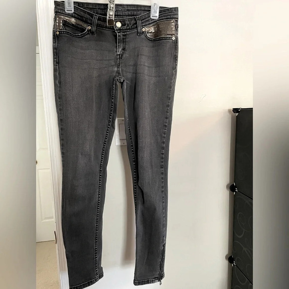 Levi's Denim - Levi’s Demi curve straight leg Jean. 29 Charcoal 99% cotton, zip @ ankle. Accent